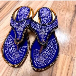 Embroidered Women’s Vibrant Blue Sandals / Thongs EUC